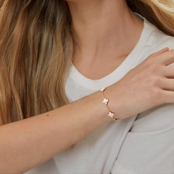 White Alhambra Clover 18K Gold Plated Titanium Steel Bracelet - Picture 6 of 6